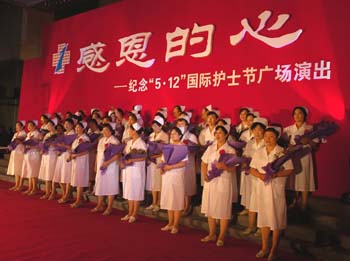 我院舉行各種慶?；顒蛹o(jì)念
