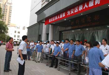 四川災(zāi)區(qū)40名傷員來我院繼續(xù)治療