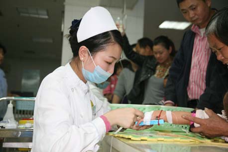 我院輸液室熱心護(hù)士網(wǎng)上備受關(guān)注