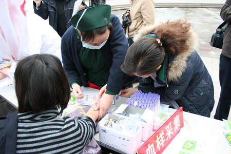 我院團員青年志愿者參加“大愛鎮(zhèn)江”——2009鎮(zhèn)江青年骨髓捐獻志愿者行動