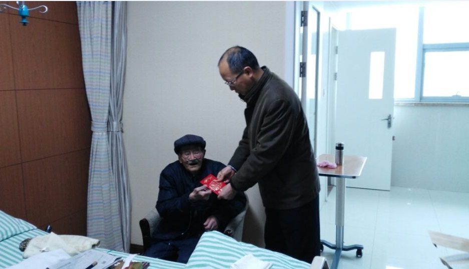 鎮(zhèn)江一院春節(jié)前走訪慰問離休老干部
