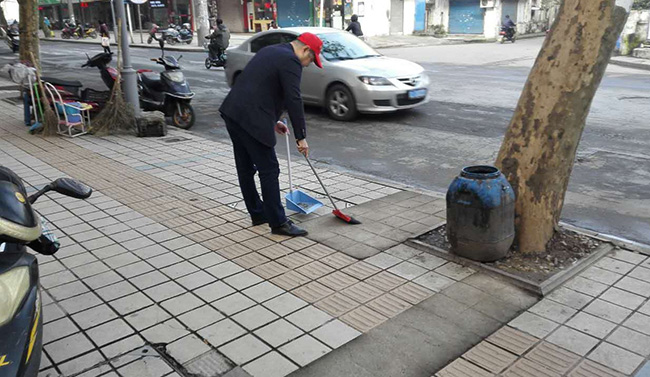 市一院組織黨員志愿者積極參與全國文明城市復(fù)評迎檢文明引導(dǎo)活動