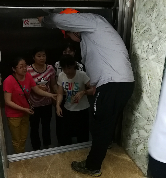 市一院電梯困人應(yīng)急演練圓滿成功