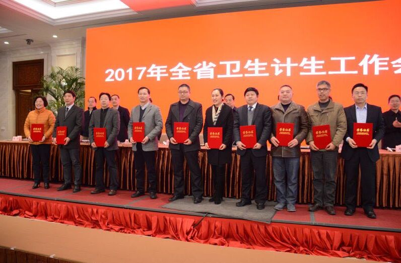 市一院康裕斌、姚俊同志榮獲第三屆江蘇省“十大醫(yī)德標(biāo)兵”、“百名醫(yī)德之星”稱(chēng)號(hào)