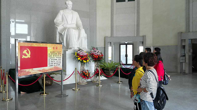 市一院組織新疆進(jìn)修醫(yī)生赴周恩來紀(jì)念館參觀學(xué)習(xí)