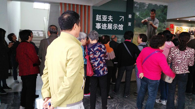 市一院離退休黨支部組織老黨員參觀趙亞夫事跡展示館