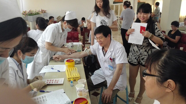 市一院組織廣大職工積極參加義務(wù)獻(xiàn)血