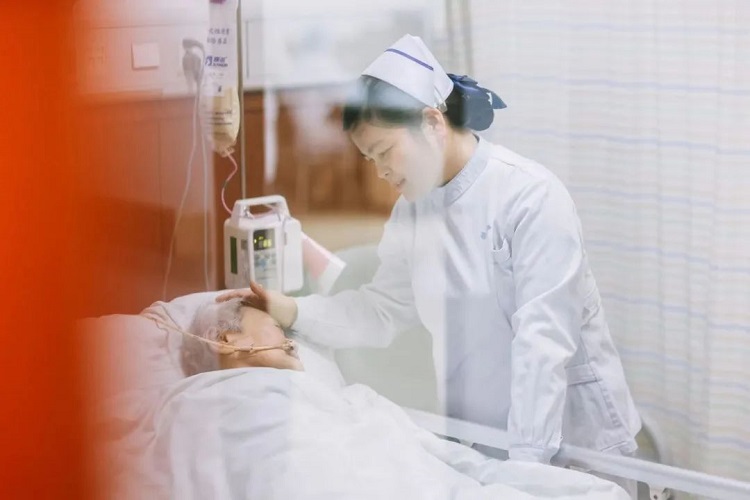 國際護(hù)士節(jié)｜護(hù)佑“桑榆晚” 情暖“夕陽紅”