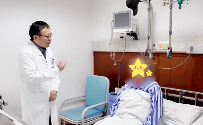 我院在全市率先開展股內(nèi)側(cè)肌下入路微創(chuàng)全膝關(guān)節(jié)置換術(shù)